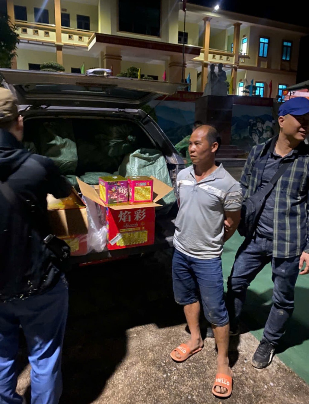 Bắt giữ vụ vận chuyển trái phép 340kg pháo nổ