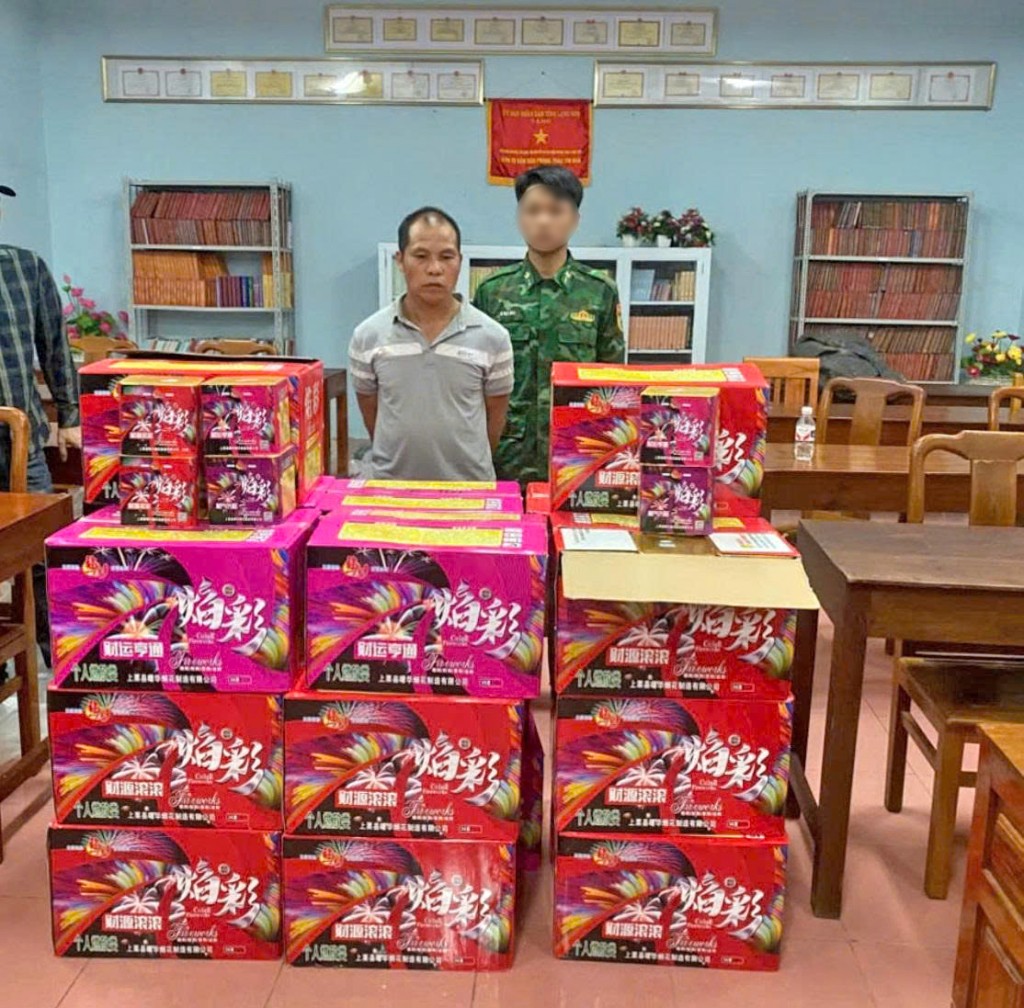 Pháo hoa các cỡ lớn, nhỏ bị lực lưọng chức năng thu giữ