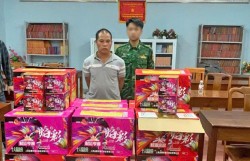Bắt giữ vụ vận chuyển trái phép 340kg pháo nổ