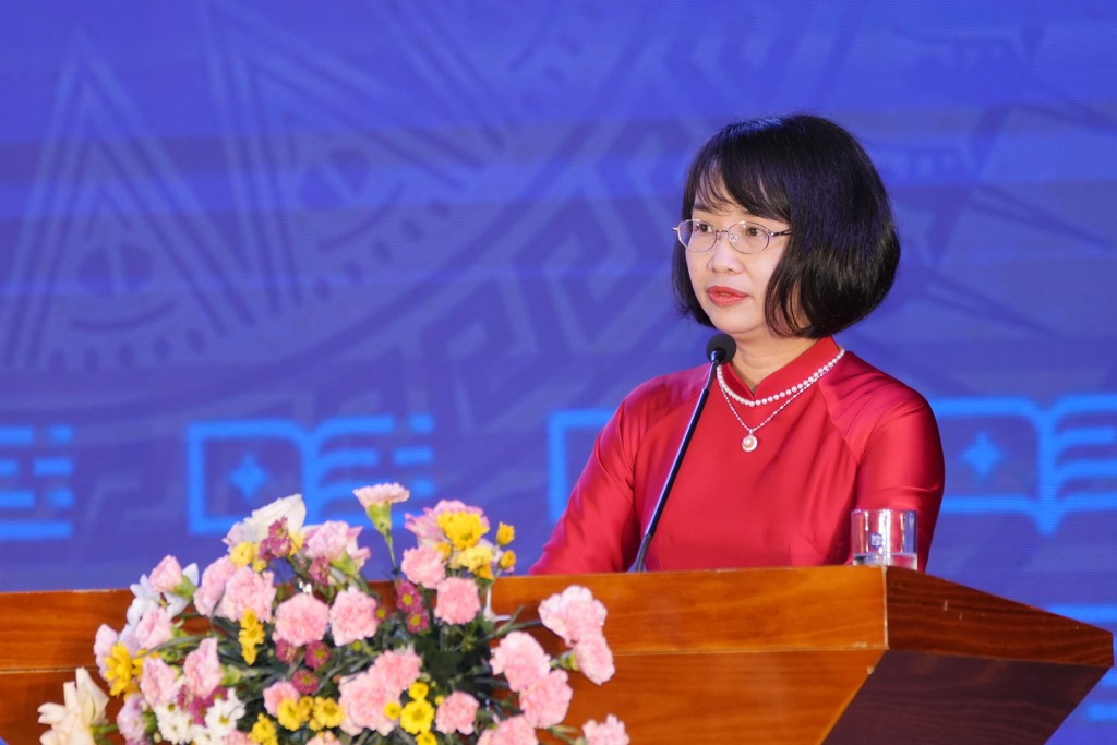 PGS.TS Phạm Thị Hoàng Anh - Phó Giám đốc phụ trách Ban Giám đốc Học viện Ngân Hàng phát biểu khai mạc tại Lễ Khai giảng năm học mới