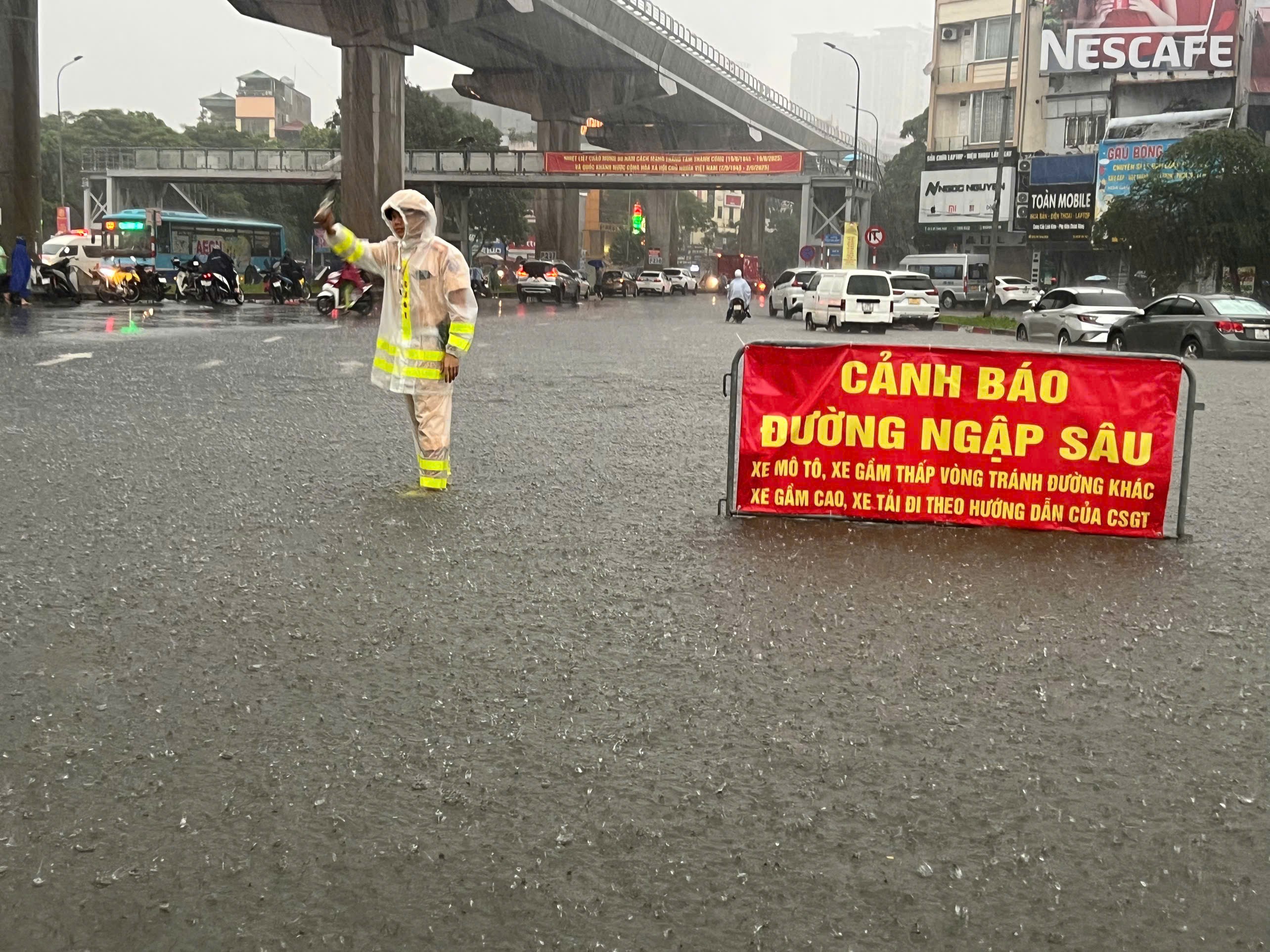 Huy động tối đa lực lượng bơm tiêu, khơi dòng sau mưa lớn