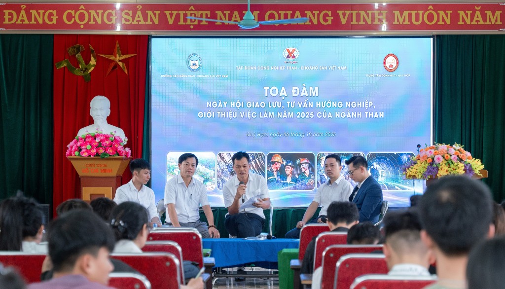 Các đại biểu tham dự tọa đàm