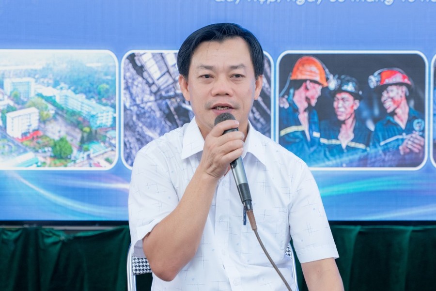 Ông Vi Văn Dương - Giám đốc Trung tâm Giáo dục Nghề nghiệp, Giáo dục Thường xuyên Quỳ Hợp phát biểu