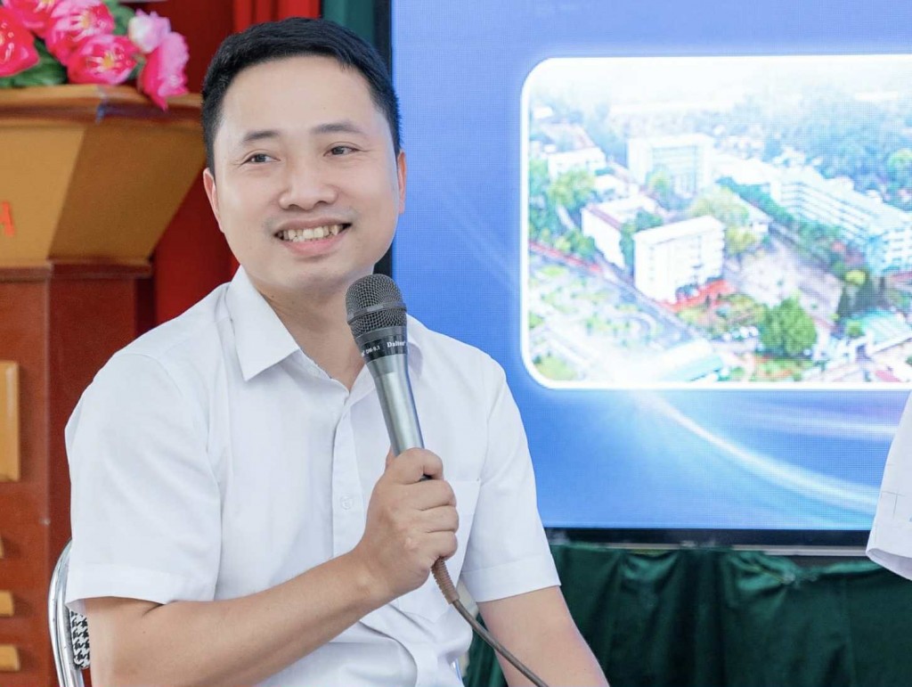 Ông Nguyễn Tử Linh - Trưởng phòng Tuyển sinh khu vực miền Trung, Trường Cao đẳng Than - Khoáng sản Việt Nam chia sẻ tại sự kiện