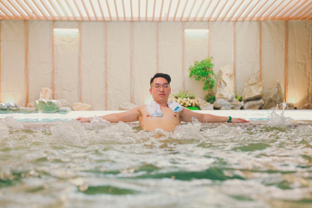 Với gói ở cữ của BV Phương Đông, người nhà được tắm onsen, xông hơi chuẩn Nhật.
