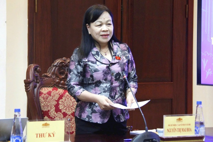 Phó Chủ nhiệm Ủy ban Văn hóa và Xã hội Nguyễn Thị Mai Hoa gợi mở một số nội dung trao đổi, thảo luận