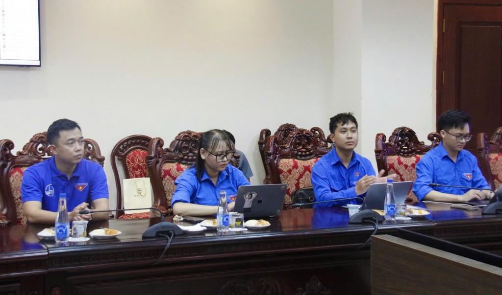 Đoàn viên, thanh niên tham dự hội nghị