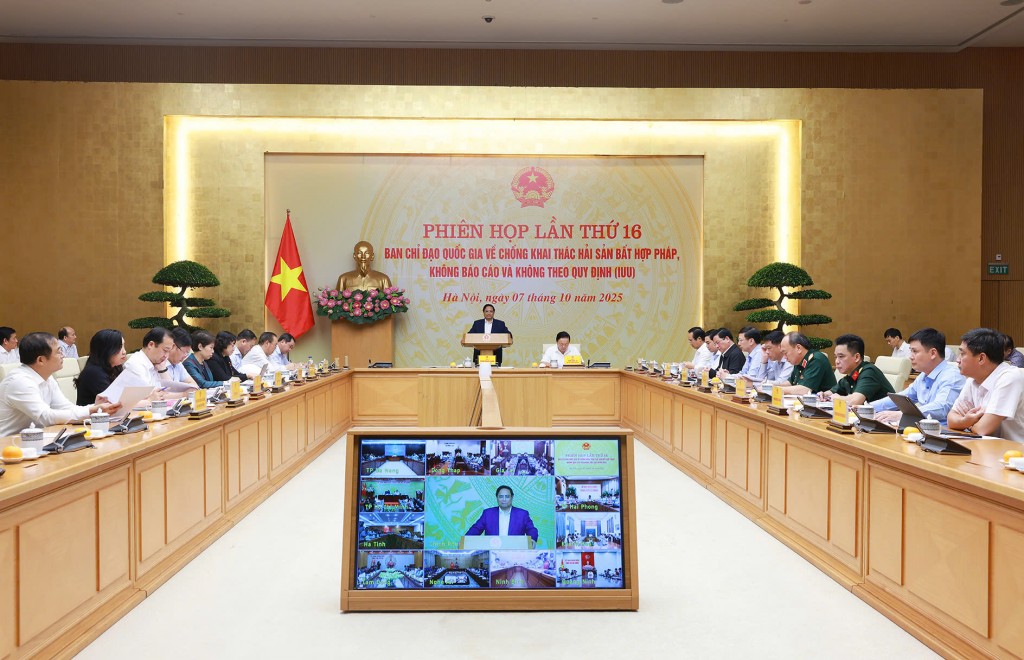 Thủ tướng Phạm Minh Chính chủ trì Phiên họp lần thứ 16 Ban Chỉ đạo Quốc gia về chống khai thác hải sản bất hợp pháp, không báo cáo và không theo quy định (IUU) - Ảnh: VGP/Nhật Bắc