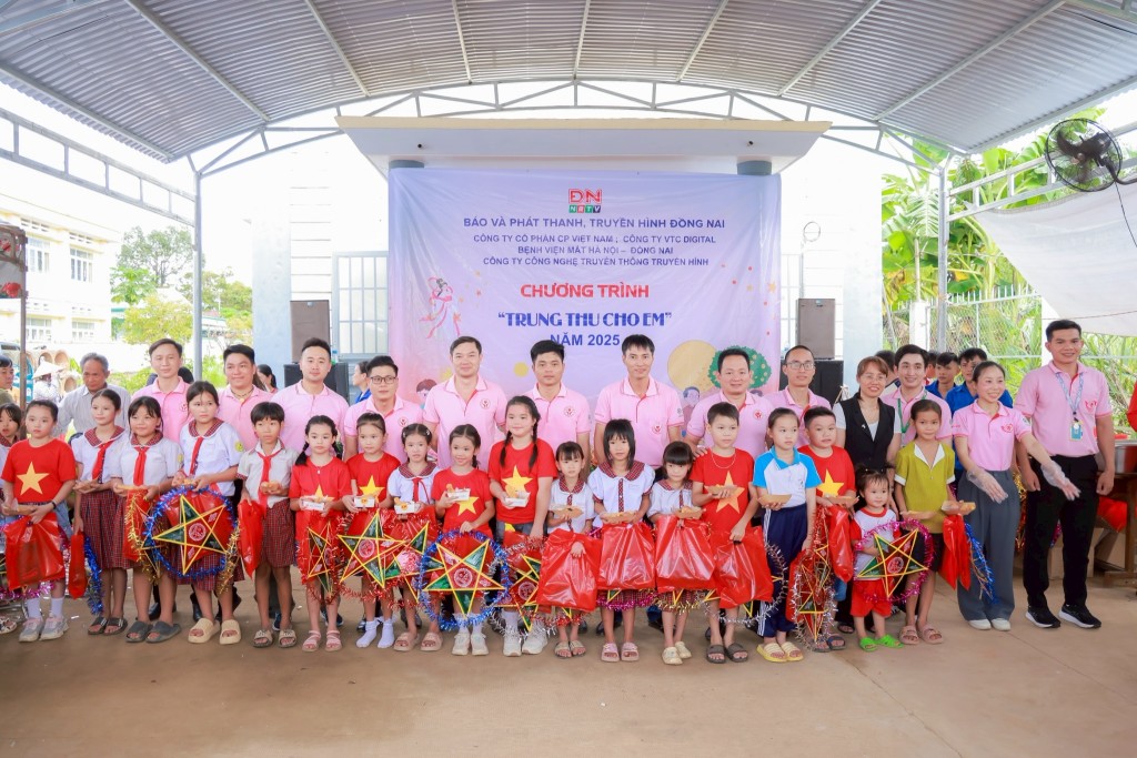 Mang ánh trăng yêu thương đến trẻ em vùng xa cùng C.P. Việt Nam