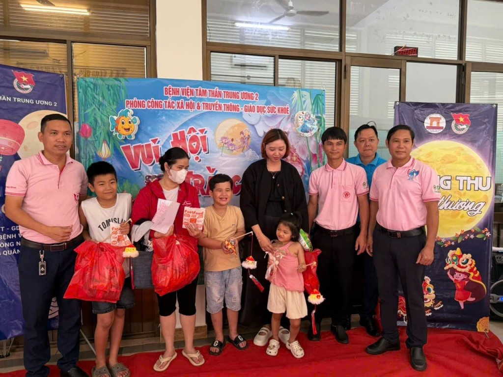Mang ánh trăng yêu thương đến trẻ em vùng xa cùng C.P. Việt Nam