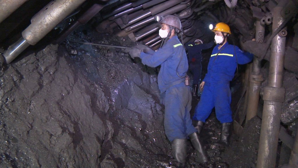 Áp dụng công nghệ trong khai thác than có vai trò quan trọng giảm phát thải mê-tan, bảo vệ môi trường. Ảnh: Vinacomin Áp dụng công nghệ trong khai thác than có vai trò quan trọng giảm phát thải mê-tan, bảo vệ môi trường. Ảnh: Vinacomin