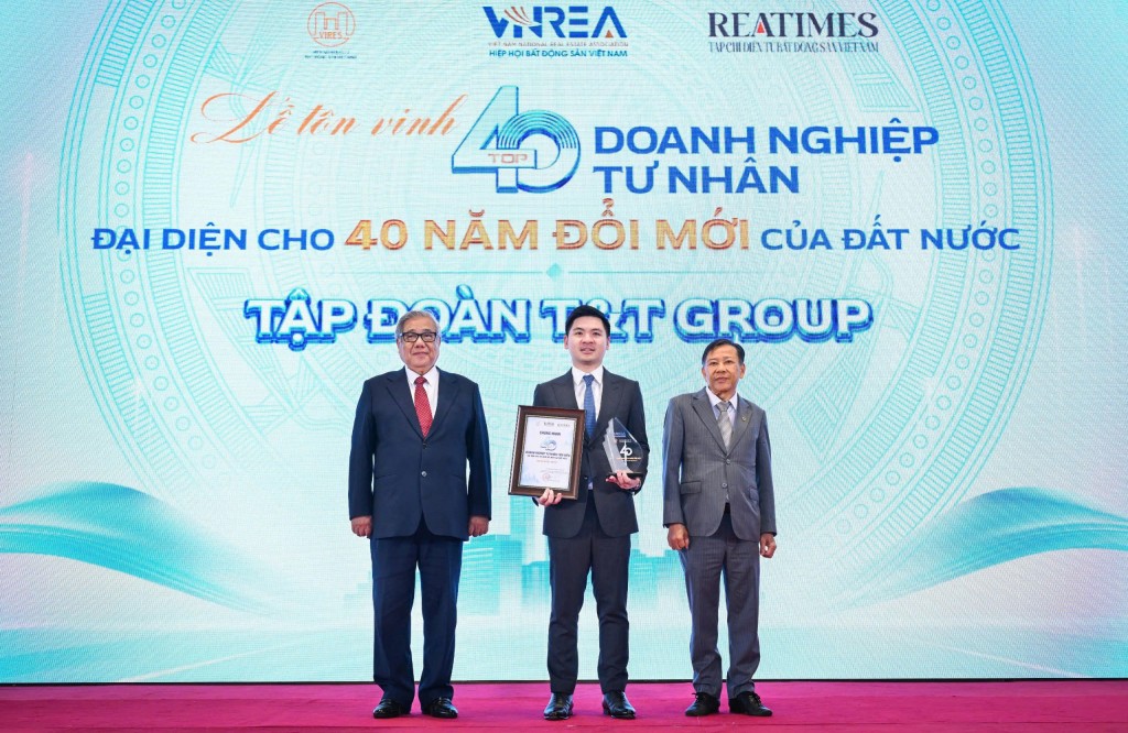 Phó Chủ tịch HĐQT T&amp;T Group Đỗ Vinh Quang tại lễ vinh danh.