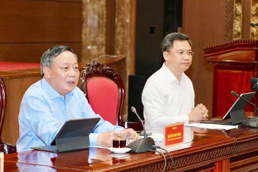 Phó Bí thư Thường trực Thành ủy Hà Nội Nguyễn Văn Phong chủ trì buổi họp báo