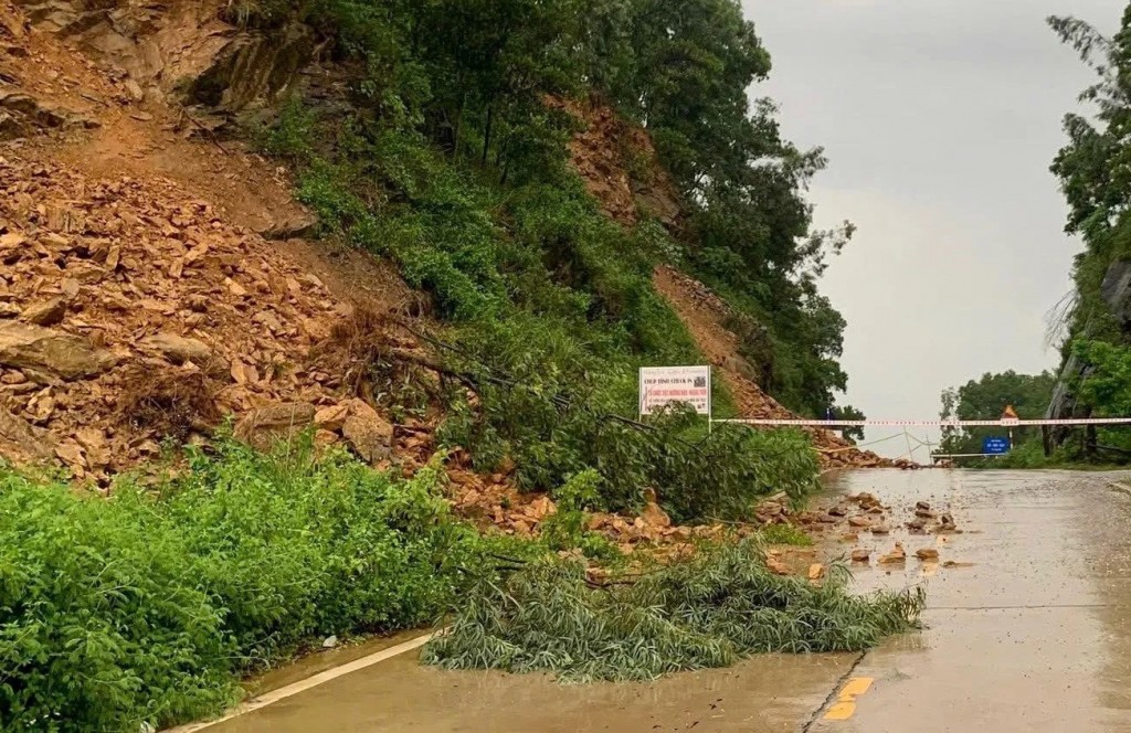 Hà Nội: Xuất hiện nhiều điểm sạt lở đất tại các xã miền núi