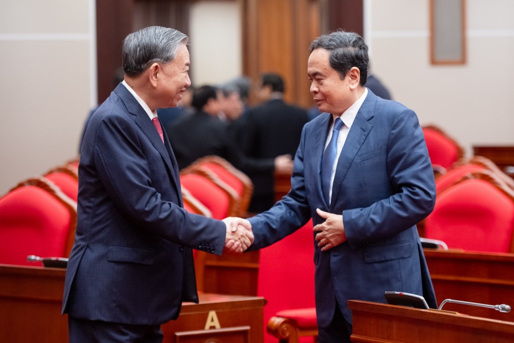 Tổng Bí thư Tô Lâm và Chủ tịch Quốc hội Trần Thanh Mẫn tại phiên bế mạc Hội nghị Trung ương 13