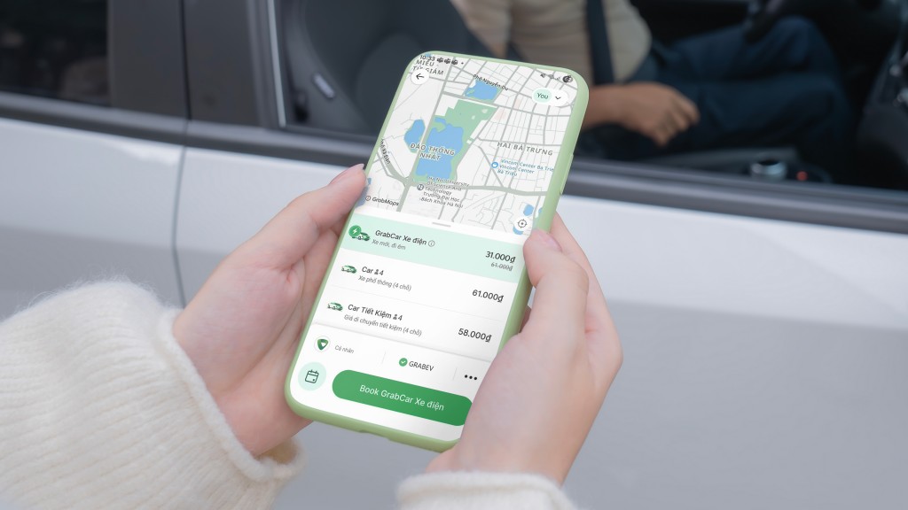 Người dùng tại Hà Nội giờ đây đã có thể lựa chọn dịch vụ GrabCar Xe Điện cho hành trình di chuyển của mình