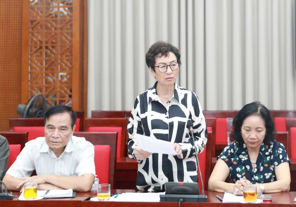 PGS.TS Bùi Thị An đóng góp ý kiến