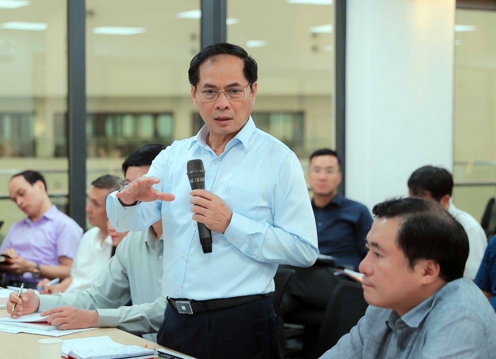 Phó Thủ tướng Bùi Thanh Sơn kiểm tra công tác chuẩn bị tổ chức Hội chợ Mùa thu 2025 tại Trung tâm Triển lãm Việt Nam - Ảnh: VGP/Hải Minh Phó Thủ tướng Bùi Thanh Sơn kiểm tra công tác chuẩn bị tổ chức Hội chợ Mùa thu 2025 tại Trung tâm Triển lãm Việt Nam - Ảnh: VGP/Hải Minh