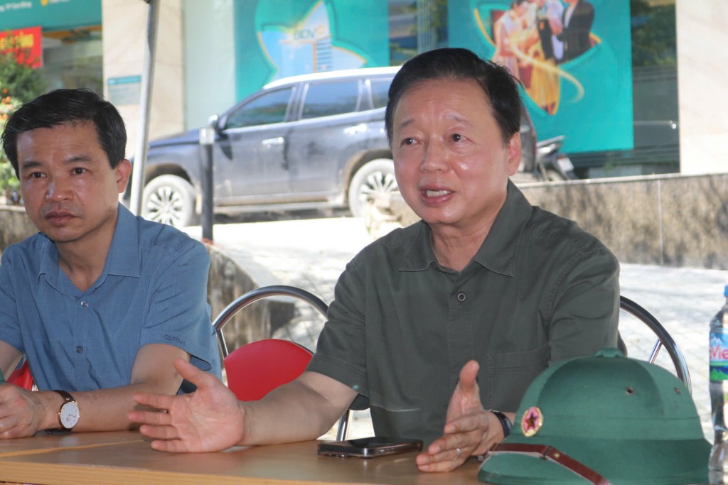 Phó Thủ tướng Trần Hồng Hà ghi nhận nỗ lực của tỉnh Cao Bằng, đánh giá cao tinh thần chủ động “bốn tại chỗ” và sự phối hợp của các lực lượng trong sơ tán, cứu hộ người dân - Ảnh: Báo Cao Bằng Phó Thủ tướng Trần Hồng Hà ghi nhận nỗ lực của tỉnh Cao Bằng, đánh giá cao tinh thần chủ động “bốn tại chỗ” và sự phối hợp của các lực lượng trong sơ tán, cứu hộ người dân - Ảnh: Báo Cao Bằng