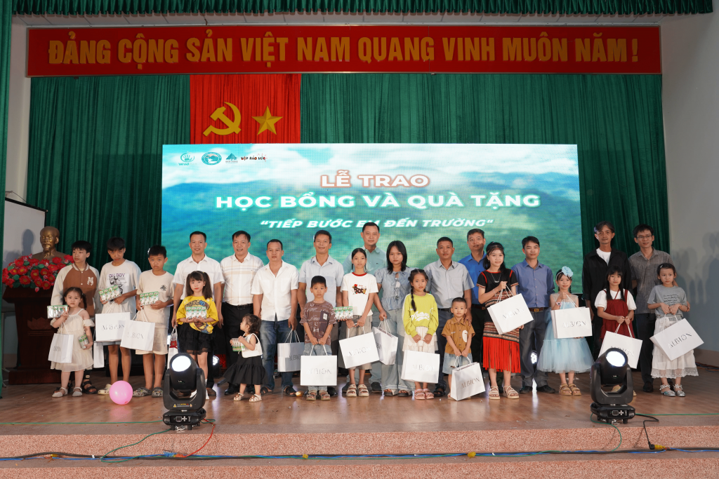 BTC trao tặng các suất quà trung thu cho các em nhỏ