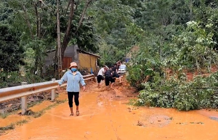 Hạ tầng giao thông đường bộ thiệt hại gần 1.000 tỷ đồng do bão số 10