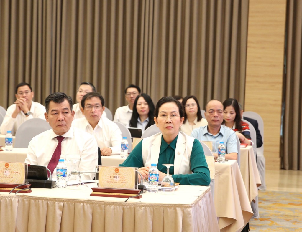 Đồng chí Lê Thị Thủy, Ủy viên Trung ương Đảng, Phó Bí thư Đảng ủy Chính phủ cùng các đại biểu dự họp báo - Ảnh: VGP/Nguyễn Hoàng
