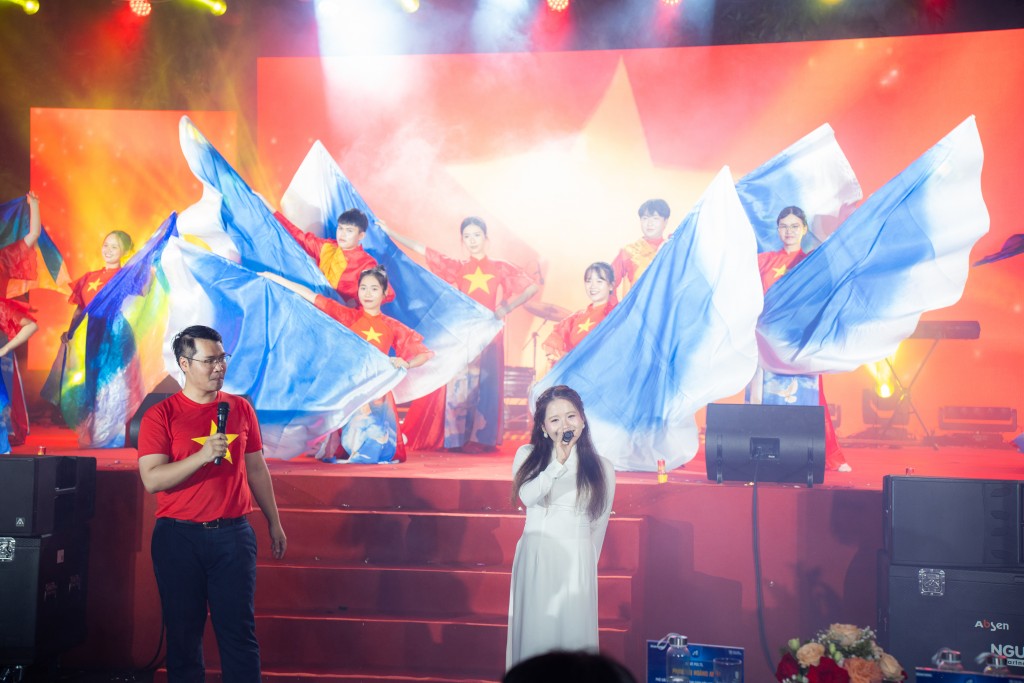 Những tiết mục do các sinh viên thể hiện không kém phần chuyên nghiệp