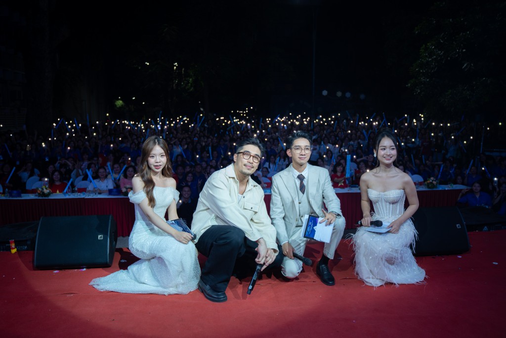 Ca sĩ Vũ - Hoàng tử Indie cùng ngàn sao từ ánh đèn flash