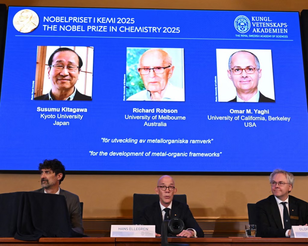 GS. Omar M. Yaghi được vinh danh ở Giải Nobel Hóa học 2025 - Ảnh: Guardian.