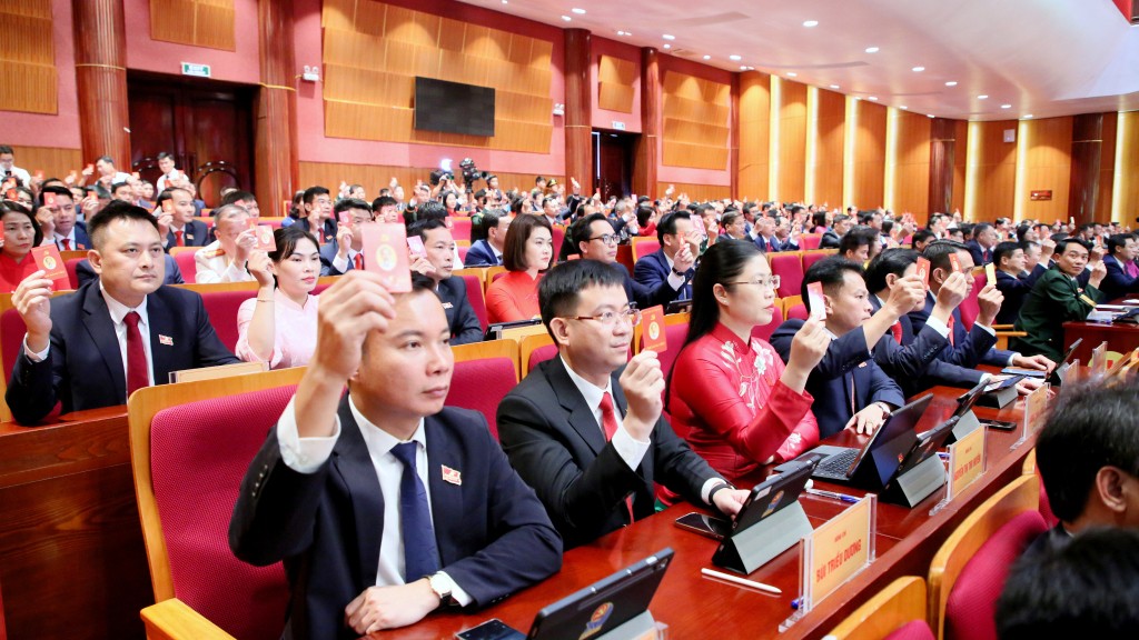 Bài 1: Vượt khó đạt kết quả toàn diện Bài 1: Vượt khó đạt kết quả toàn diện