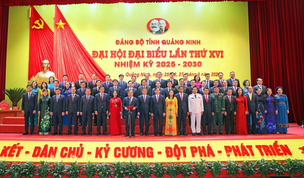 Ban Chấp hành Đảng bộ tỉnh khóa XVI ra mắt Đại hội