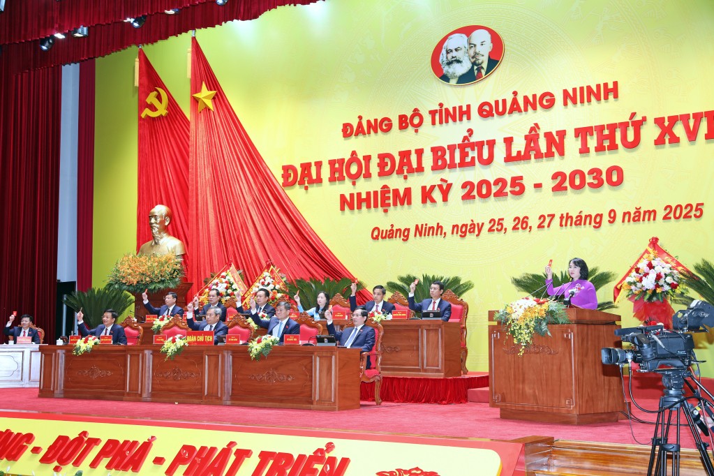 Bài 1: Vượt khó đạt kết quả toàn diện Bài 1: Vượt khó đạt kết quả toàn diện