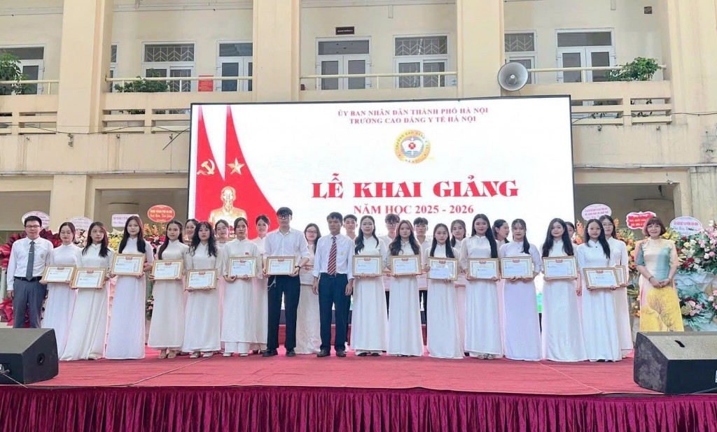 Đào tạo gắn thực tiễn, vững bước tương lai nghề y Đào tạo gắn thực tiễn, vững bước tương lai nghề y