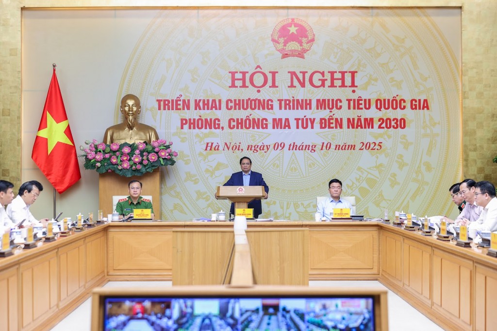 Thủ tướng đề nghị các cấp ủy, chính quyền cần nhận thức và quán triệt đầy đủ về vị trí, vai trò và tầm quan trọng của việc triển khai Chương trình mục tiêu quốc gia phòng, chống ma túy, đồng thời gắn với chiến lược phát triển kinh tế - xã hội toàn diện, bền vững ở địa phương và cả nước.. - Ảnh: VGP/Nhật Bắc