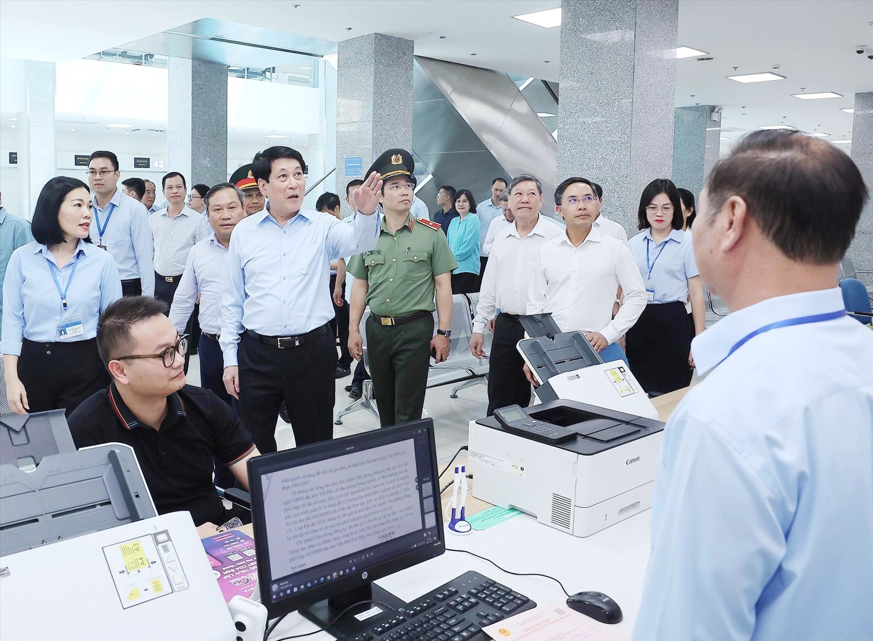 Bài 2: Phát huy động lực đổi mới sáng tạo, chuyển đổi số Bài 2: Phát huy động lực đổi mới sáng tạo, chuyển đổi số