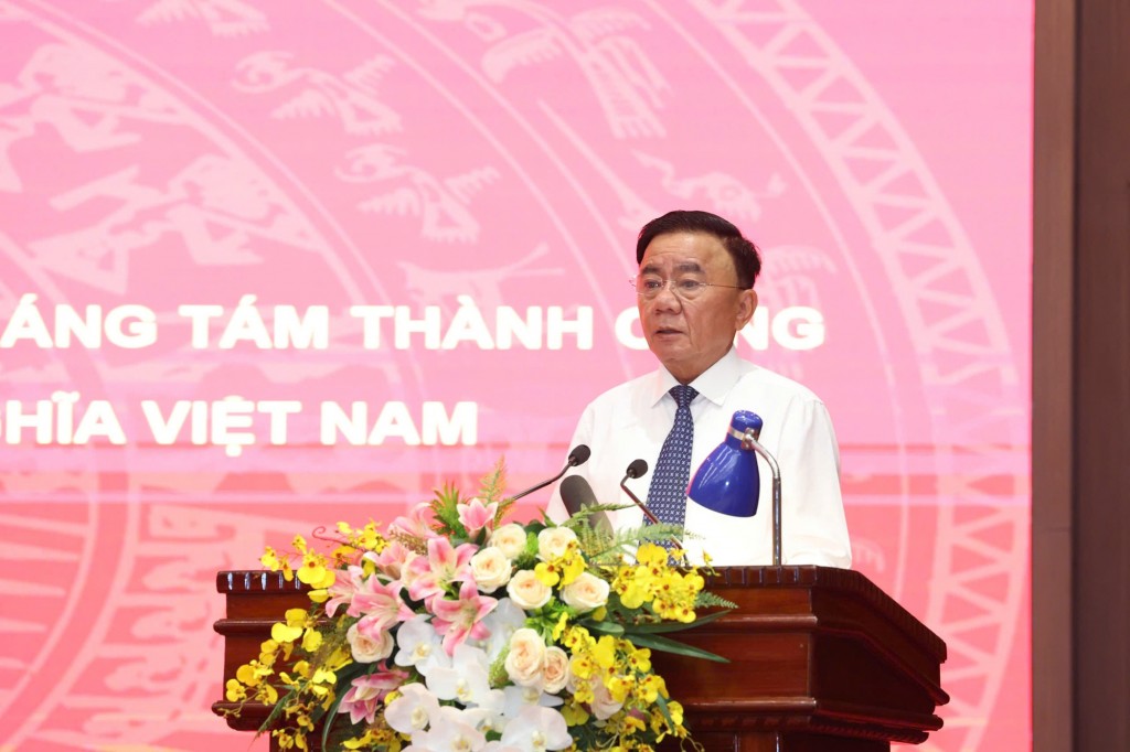 Đồng chí Trần Cẩm Tú, Ủy viên Bộ Chính trị, Thường trực Ban Bí thư Trần Cẩm Tú, Trưởng ban Chỉ đạo Trung ương phát biểu kết luận hội nghị 