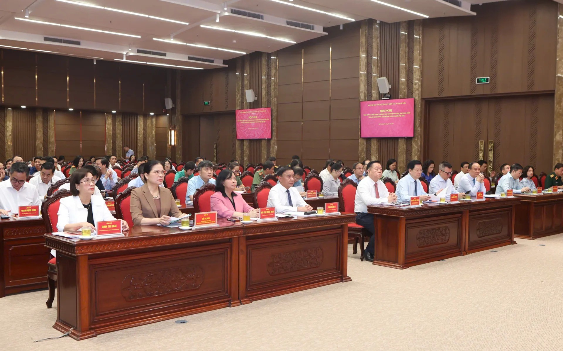 Các đồng chí lãnh đạo T.Ư và TP Hà Nội tham dự hội nghị