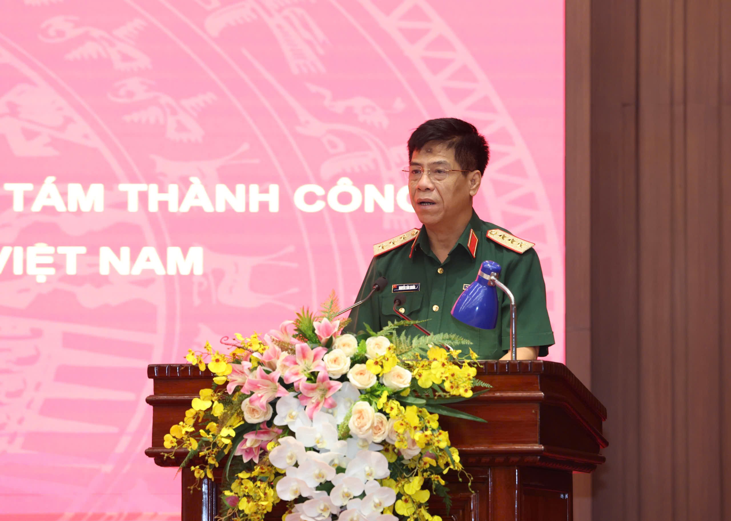 Thượng tướng Nguyễn Văn Nghĩa, Phó Tổng Tham mưu trưởng Quân đội nhân dân Việt Nam phát biểu tham luận tại hội nghị