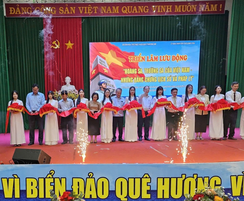 Khai mạc triển lãm lưu động “Hoàng Sa, Trường Sa của Việt Nam - Những bằng chứng lịch sử và pháp lý”