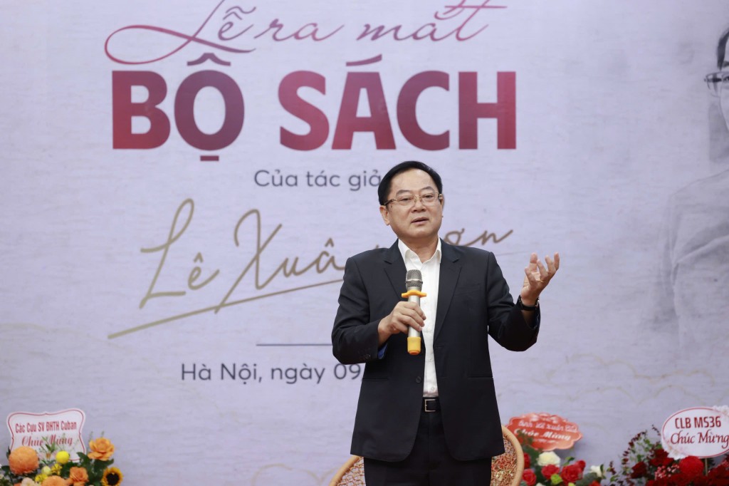 Bộ sách chứa đựng tâm hồn đầy rung cảm và cộng hưởng của nhà thơ Lê Xuân Sơn