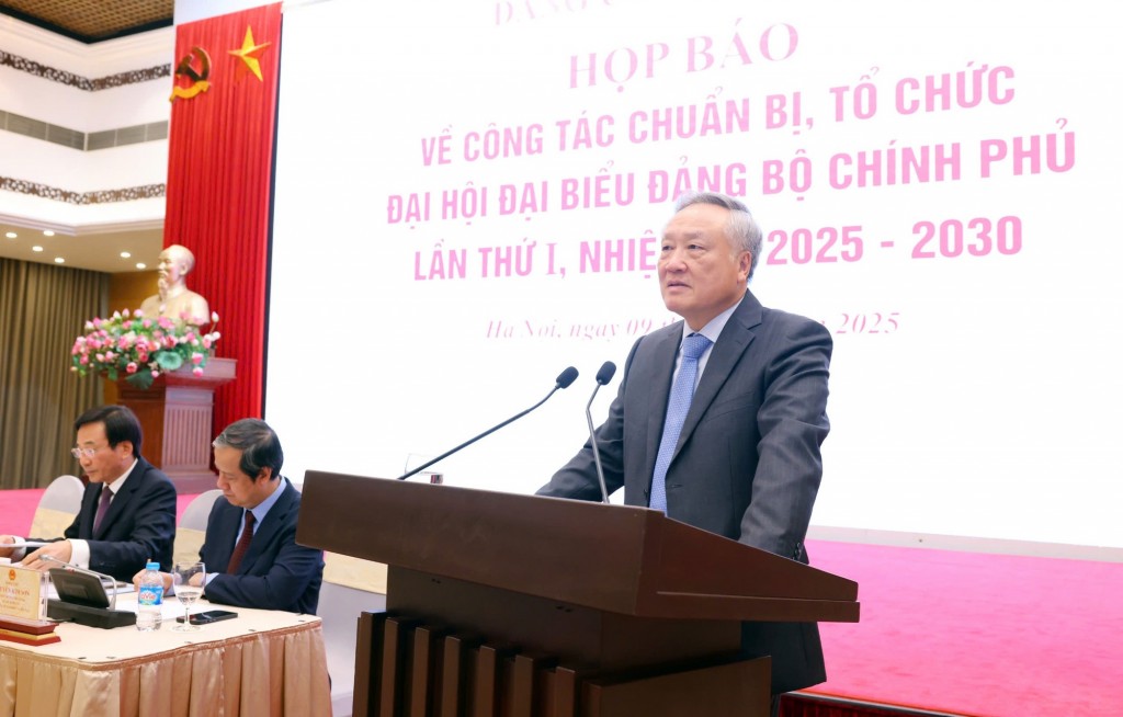 Phó Thủ tướng Thường trực Chính phủ Nguyễn Hòa Bình: Những nỗ lực của Chính phủ đều hướng đến việc nâng cao đời sống vật chất và tinh thần cho nhân dân - Ảnh: VGP/Nguyễn Hoàng