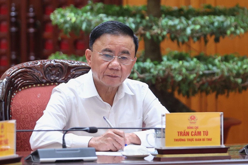 Thường trực Ban Bí thư Trần Cẩm Tú đánh giá cao Chính phủ, các bộ ngành, địa phương, cơ quan, đơn vị đã rất chủ động, tích cực, kịp thời, hiệu quả trong công tác ứng phó, khắc phục hậu quả thiên tai - Ảnh: VGP/Nhật Bắc