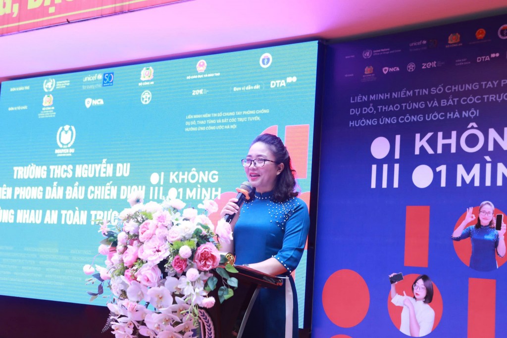 Hiệu trưởng trường THCS Nguyễn Du Nguyễn Thị Lý chia sẻ tại Lễ phát động Chiến dịch “Không một mình - Cùng nhau an toàn trực tuyến” Hiệu trưởng trường THCS Nguyễn Du Nguyễn Thị Lý chia sẻ tại Lễ phát động Chiến dịch “Không một mình - Cùng nhau an toàn trực tuyến”