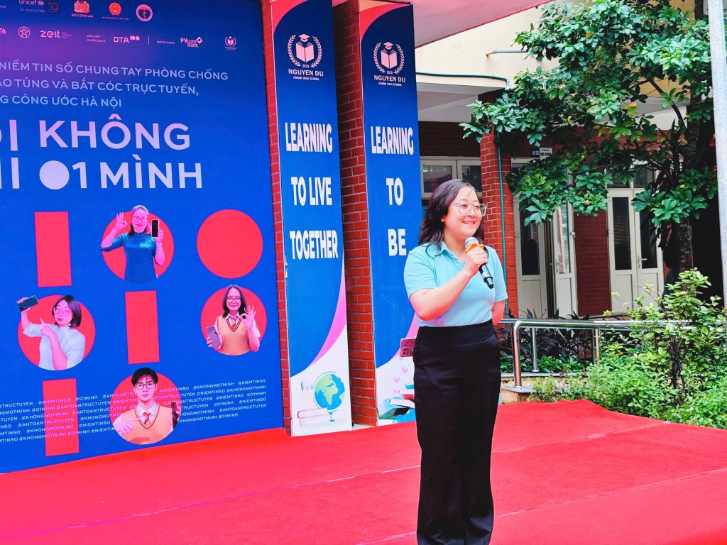 Không một mình - khởi động chiến dịch bảo vệ học sinh trực tuyến Không một mình - khởi động chiến dịch bảo vệ học sinh trực tuyến