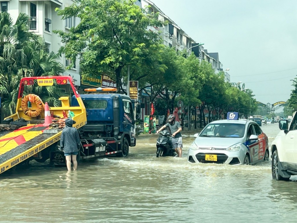 Giao thông nội đô đã ổn định, Hà Nội còn 9 điểm ngập sâu