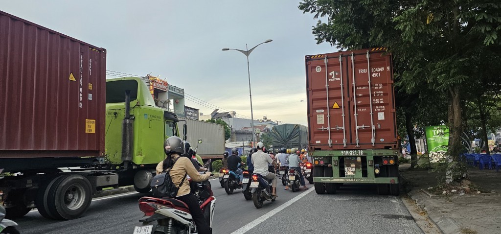 Cầm sớm giải quyết nút giao tử thần Quốc lộ 1 - ĐH8