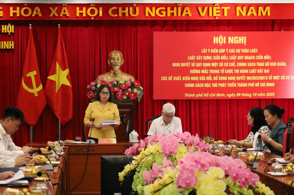 Hội nghị do Trưởng đoàn Đại biểu Quốc hội TP Hồ Chí Minh Nguyễn Văn Lợi và nguyên Trưởng Đoàn Đại biểu Quốc hội tỉnh Bà Rịa - Vũng Tàu Nguyễn Thị Yến chủ trì.