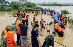 “Lá chắn giữa bão giông” - bản hùng ca giữa mùa lũ