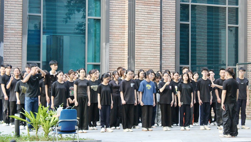 Sau bão, học sinh, sinh viên Thủ đô ổn định học tập tại trường