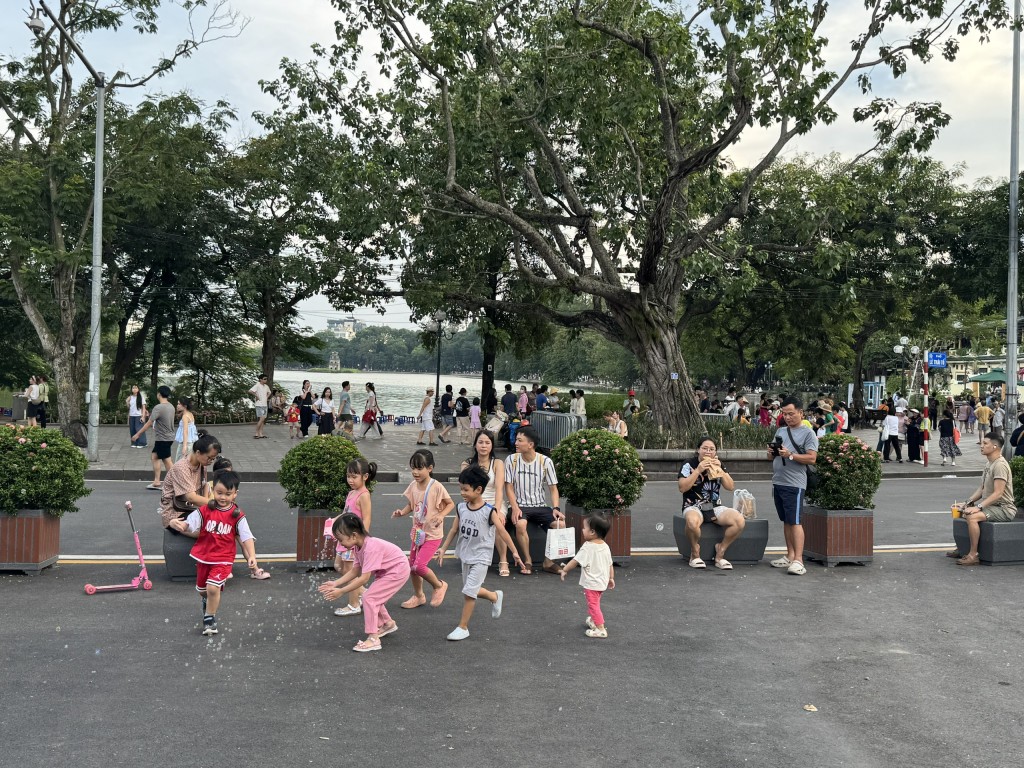 Mùa thu về trên phố...